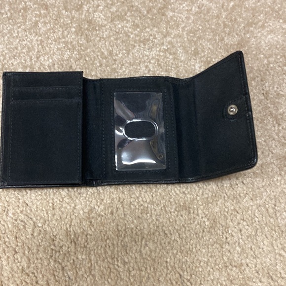 Fossil Black Leather Four-Fold Wallet NWOT - Picture 4 of 5